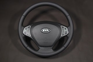 Обтяжка руля Киа Сид натуральной кожей гладкой